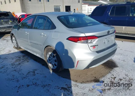 2022 Toyota Corolla Le z USA, uszkodzony, nr VIN 5YFEPMAE1NP311114